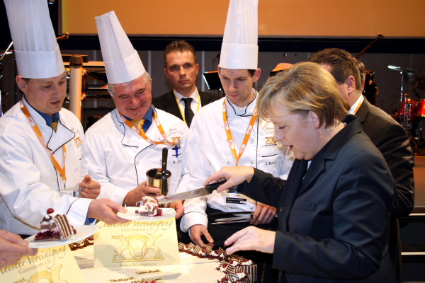 Staigers Maultaschen auf dem Bundesparteitag der CDU mit Kanzlerin Merkel 
